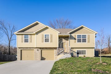622 Autumn Dr Belton, MO 64012